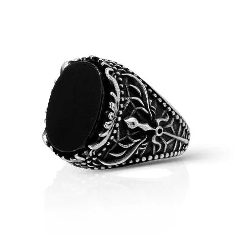 Anello vintage in acciaio con pietra nera